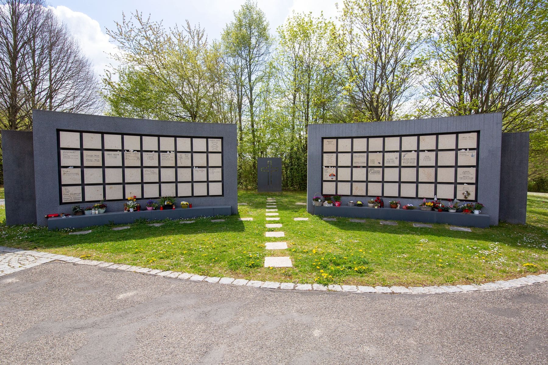 Hinweise zur Gestaltung der Urnenwand am Neuen Friedhof